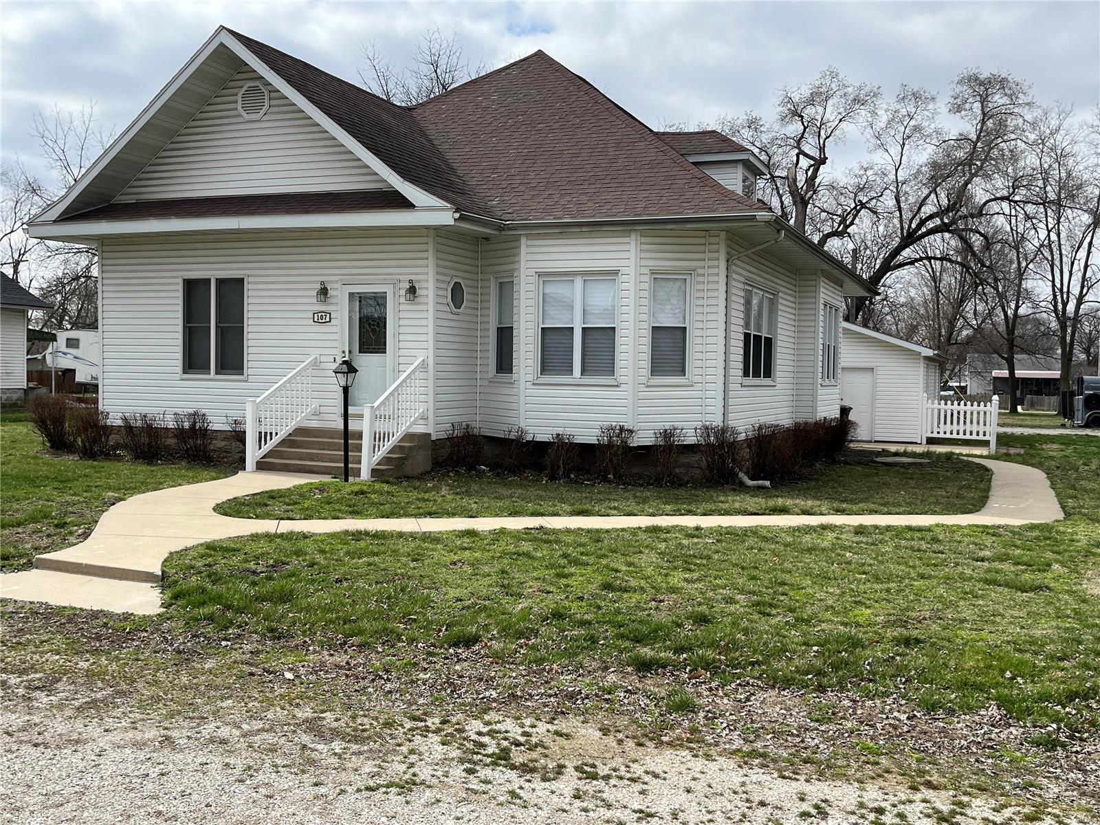 2 Bedroom,  107 Second Street Mulberry Grove, IL