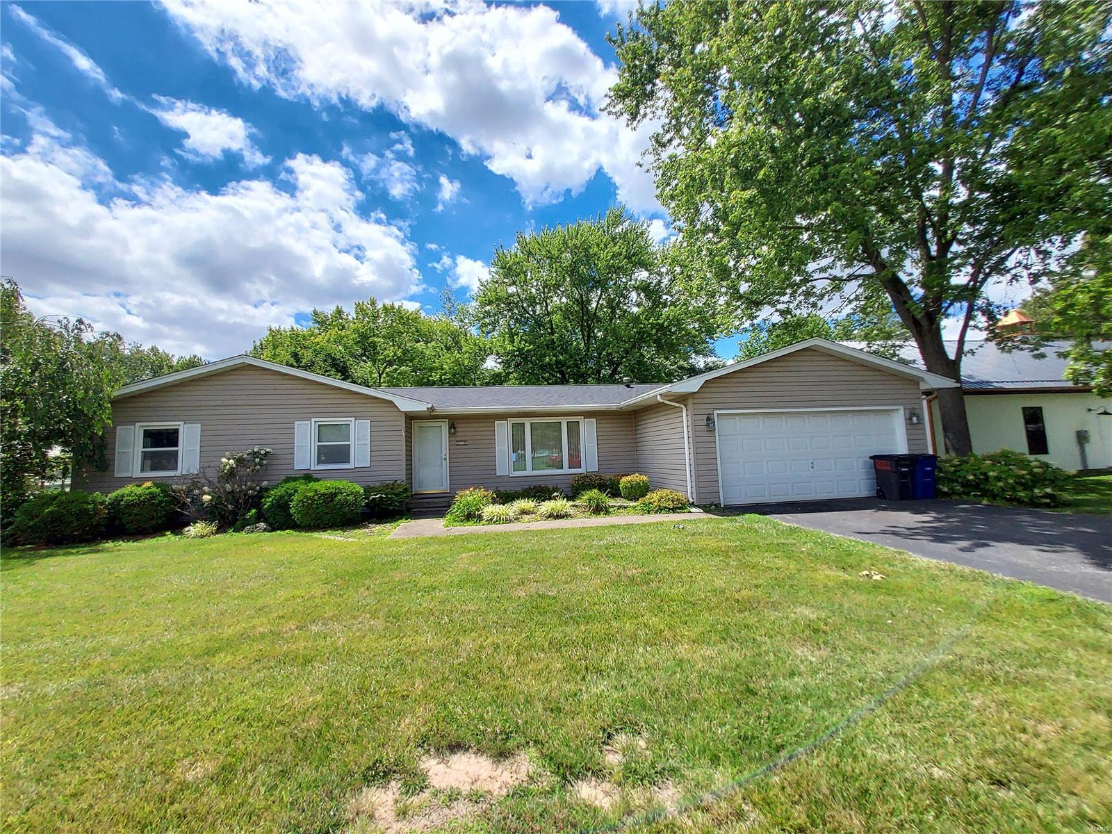 3 Bedroom, 1,532 sq. feet 504 Idler Lane Greenville, IL