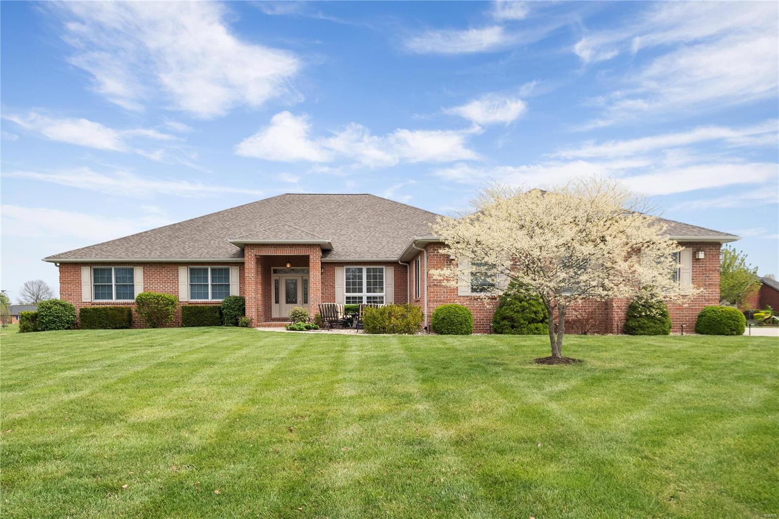 5 Bedroom, 6,919 sq. feet 4220 Water Oak Lane Smithton, IL