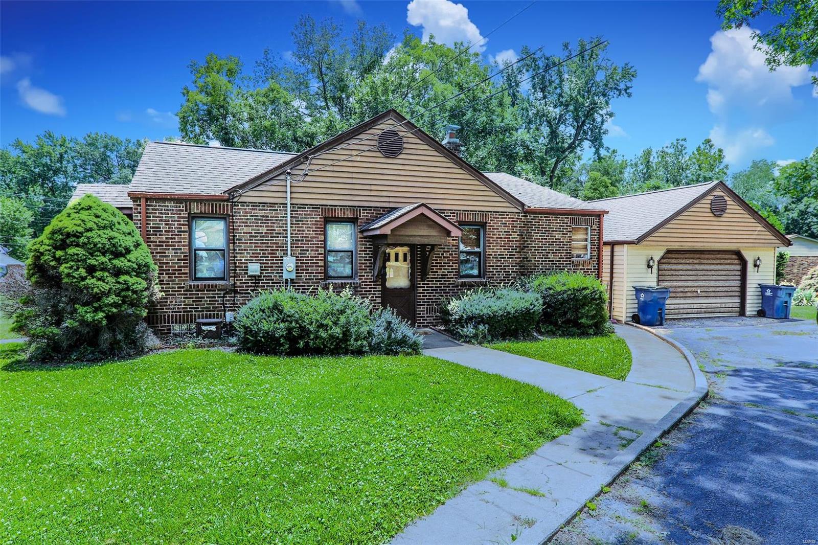 3 Bedroom, 1,000 sq. feet 101 Osage Drive Collinsville, IL