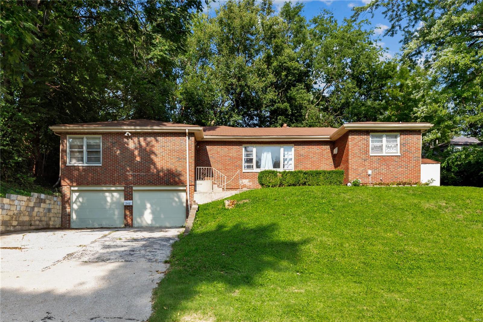 3 Bedroom, 1,788 sq. feet 242 Reed Avenue Collinsville, IL