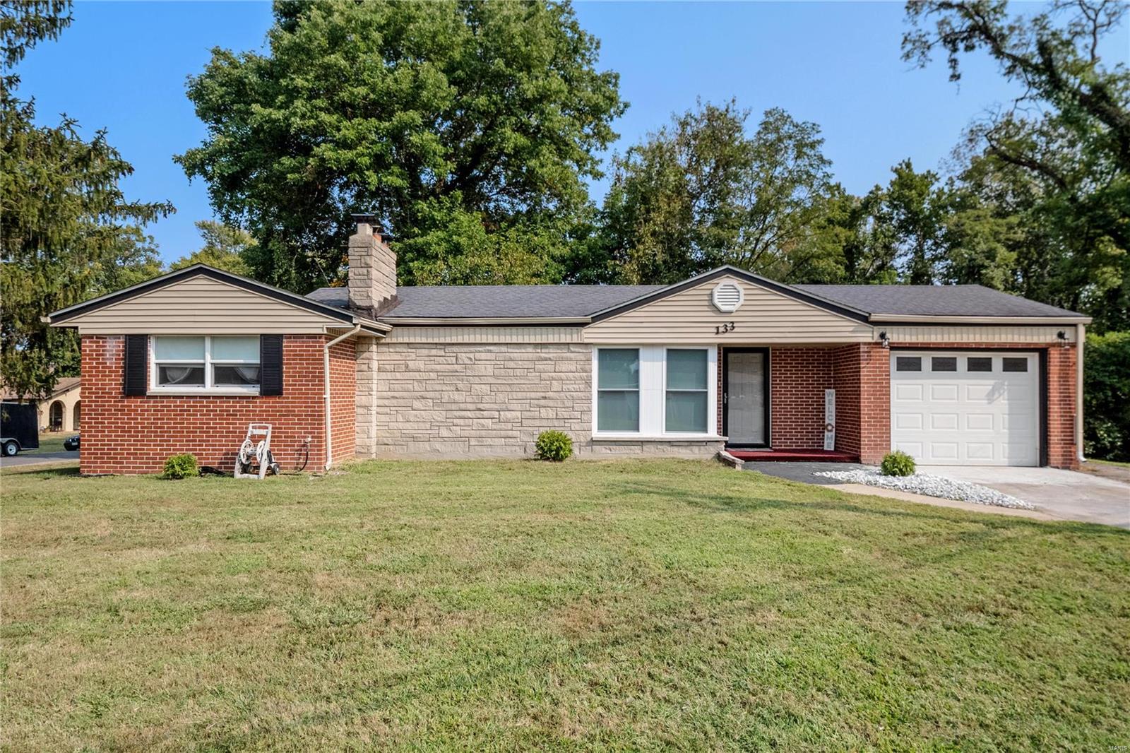 3 Bedroom, 1,131 sq. feet 133 Hillwood Drive Belleville, IL