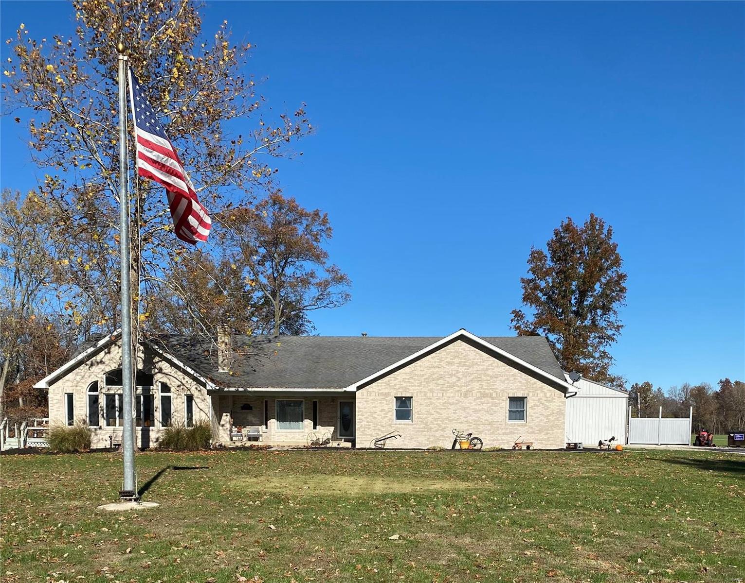3 Bedroom, 3,115 sq. feet 1271 Mount Tabor Avenue Greenville, IL