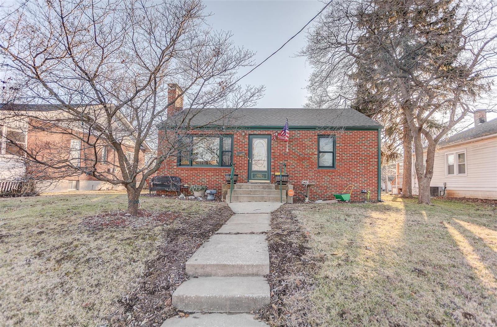 2 Bedroom, 1,672 sq. feet 3 Elm Street Alton, IL