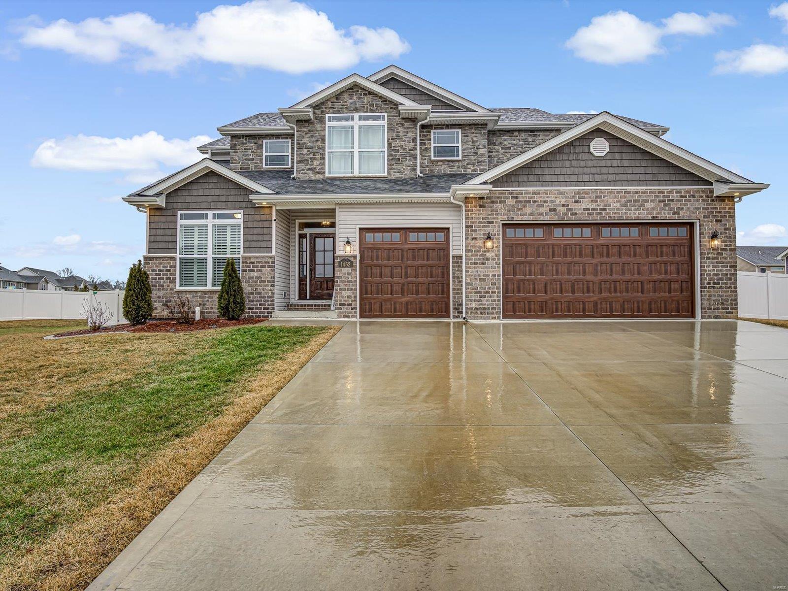 4 Bedroom, 2,429 sq. feet 1452 Guilford Place Troy, IL