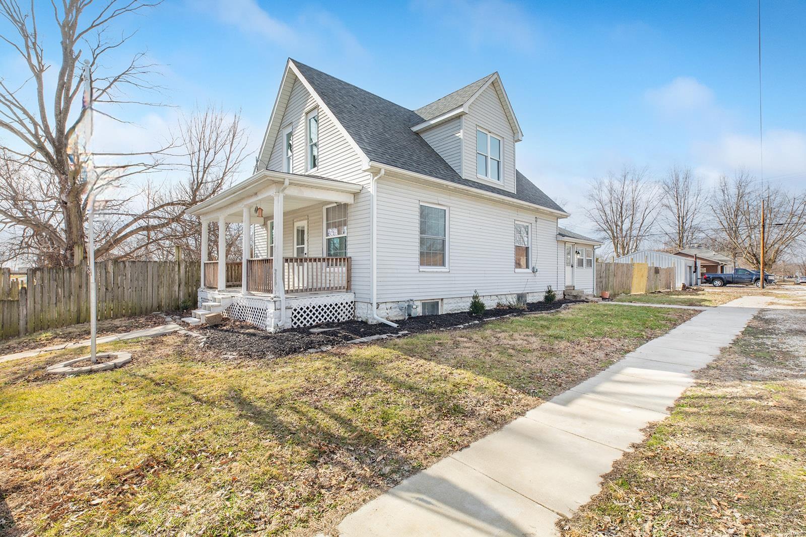 4 Bedroom, 2,064 sq. feet 204 Railroad Street Medora, IL