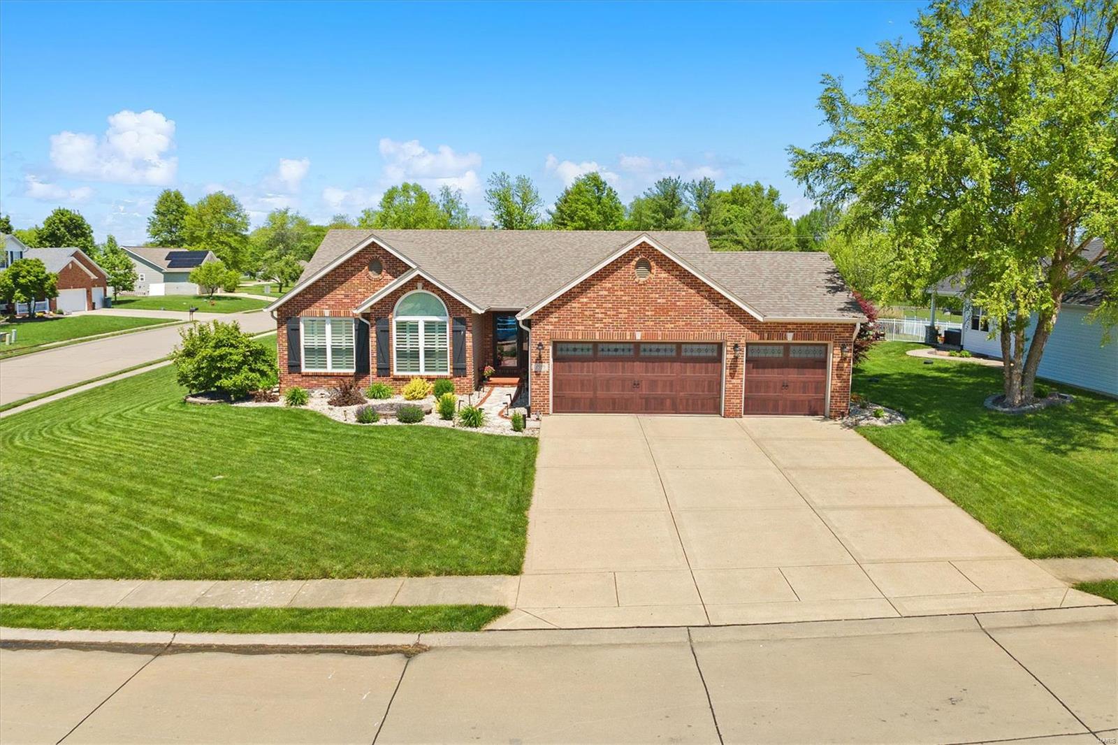4 Bedroom, 2,600 sq. feet 2016 Richview Drive St Jacob, IL