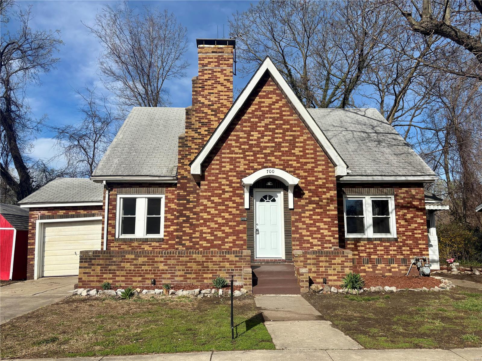 3 Bedroom, 1,746 sq. feet 700 Main Street Alton, IL