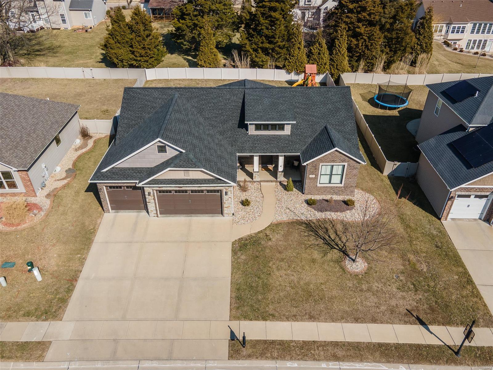 4 Bedroom, 2,750 sq. feet 117 Meridian Oaks Drive Glen Carbon, IL