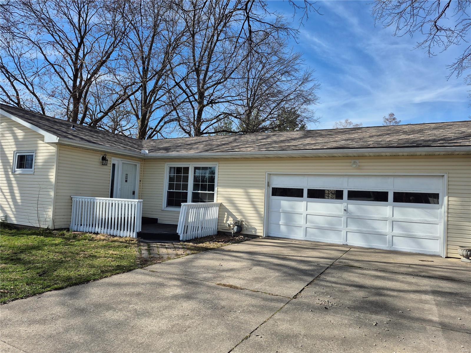 3 Bedroom, 1,340 sq. feet 420 Virginia Street Granite City, IL