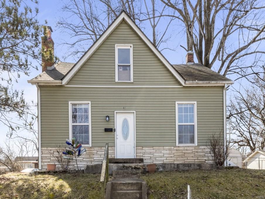 3 Bedroom, 2,237 sq. feet 401 3rd Street O'Fallon, IL
