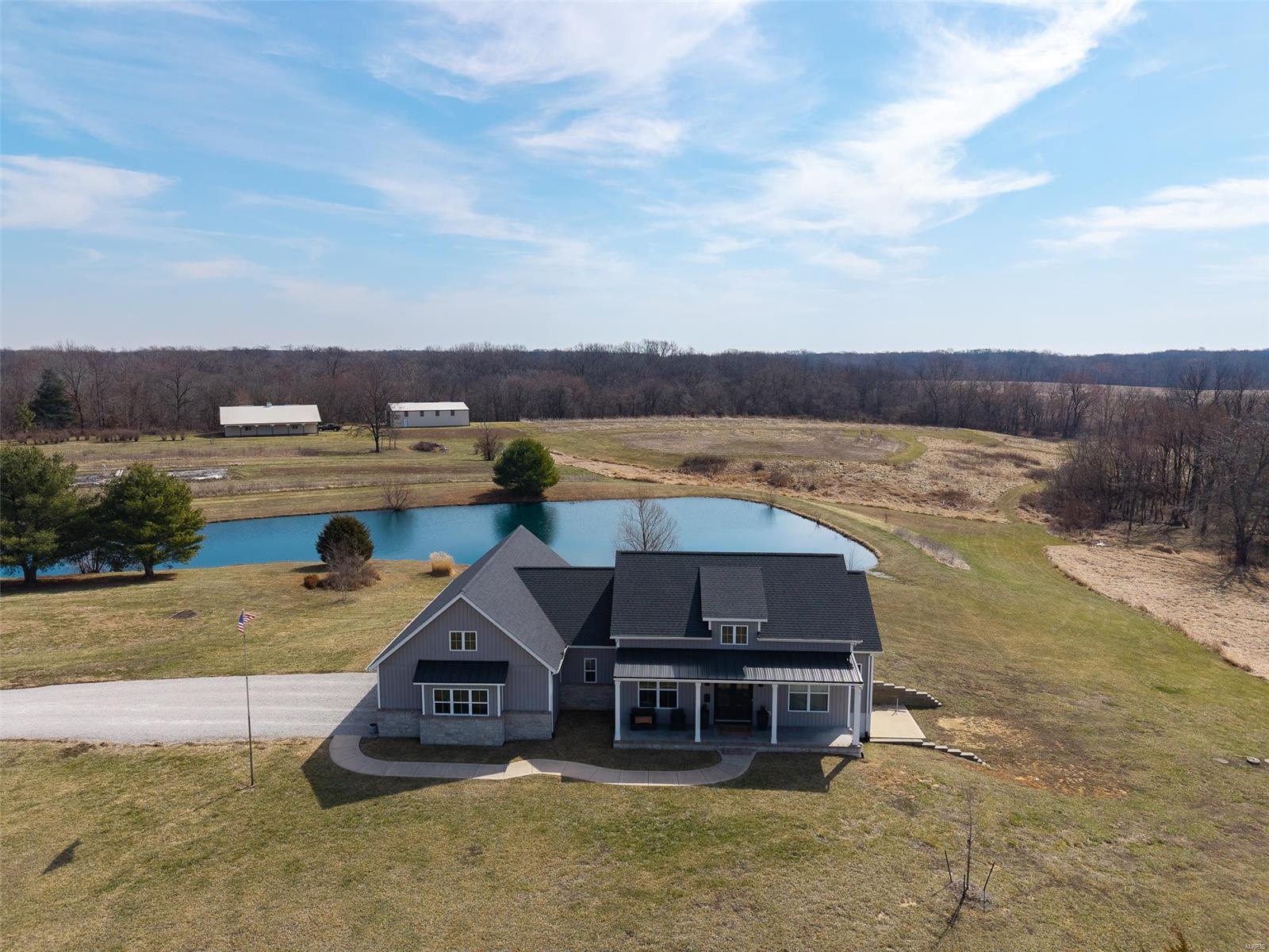 4 Bedroom, 2,989 sq. feet 7480 Kerin Road Alhambra, IL