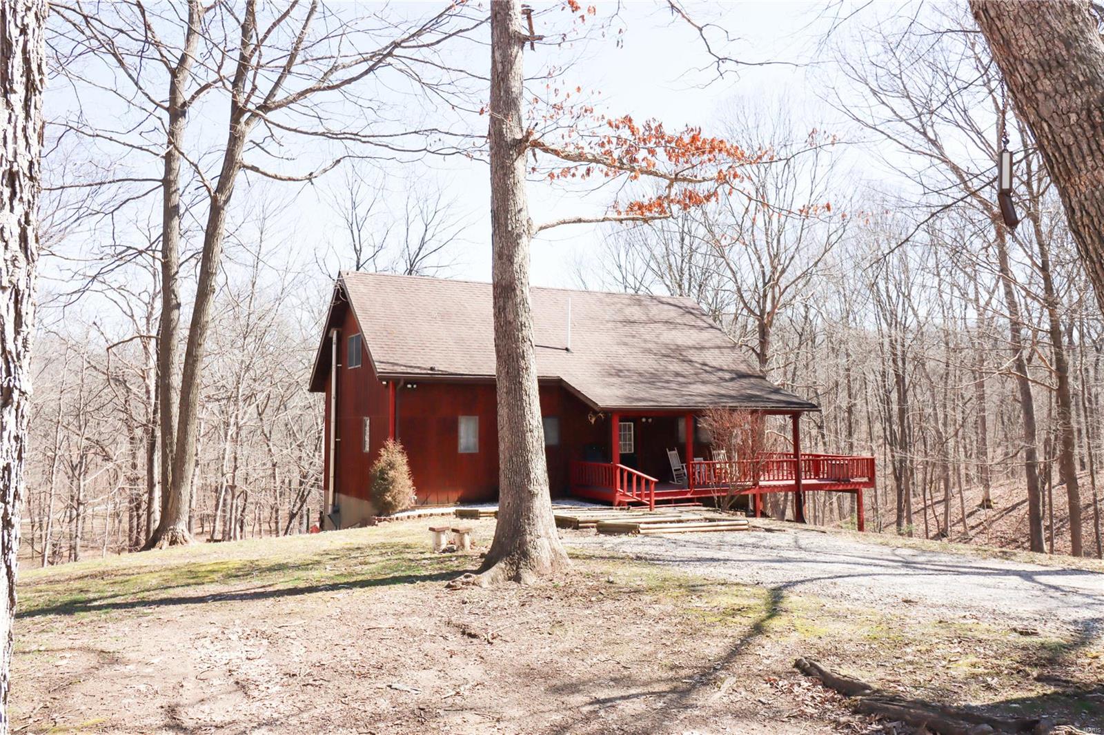 3 Bedroom, 2,580 sq. feet 1671 Dorris Creek Road Donnellson, IL