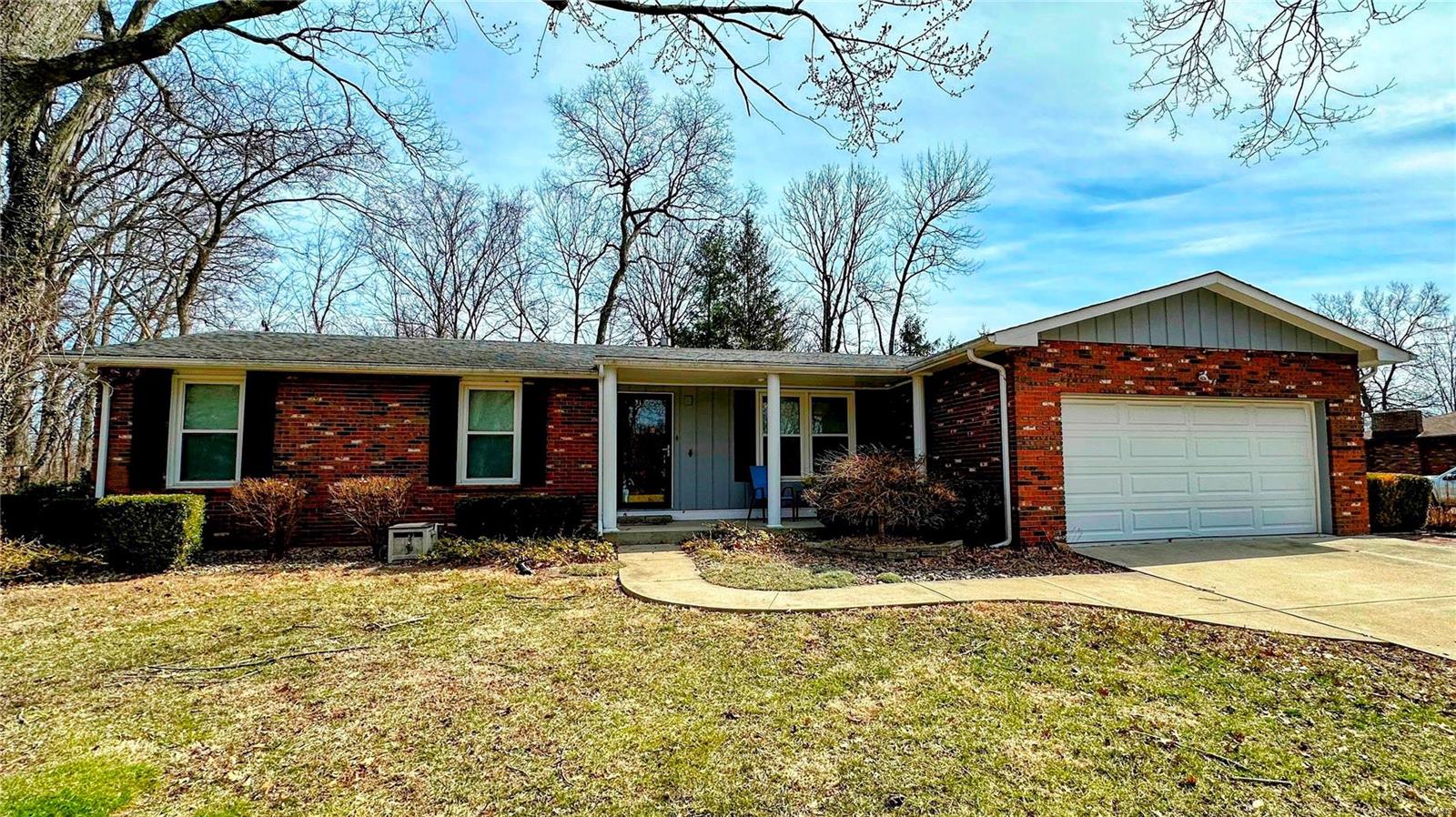 3 Bedroom, 1,412 sq. feet 6401 Oak Drive Moro, IL