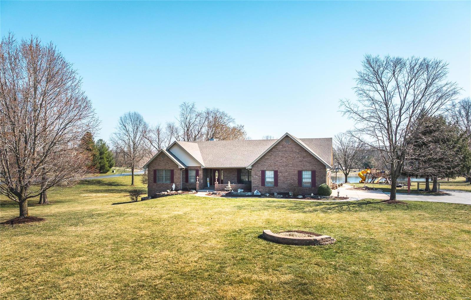 4 Bedroom, 4,608 sq. feet 18 Tra Lin  Alton, IL