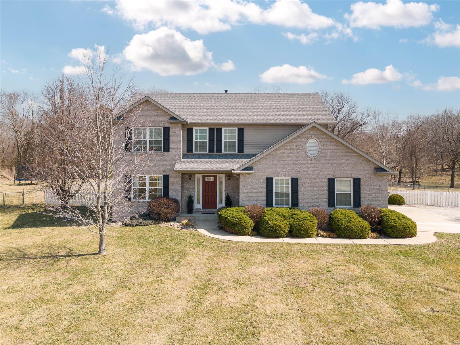 4 Bedroom, 2,824 sq. feet 7130 State Route 159  Moro, IL