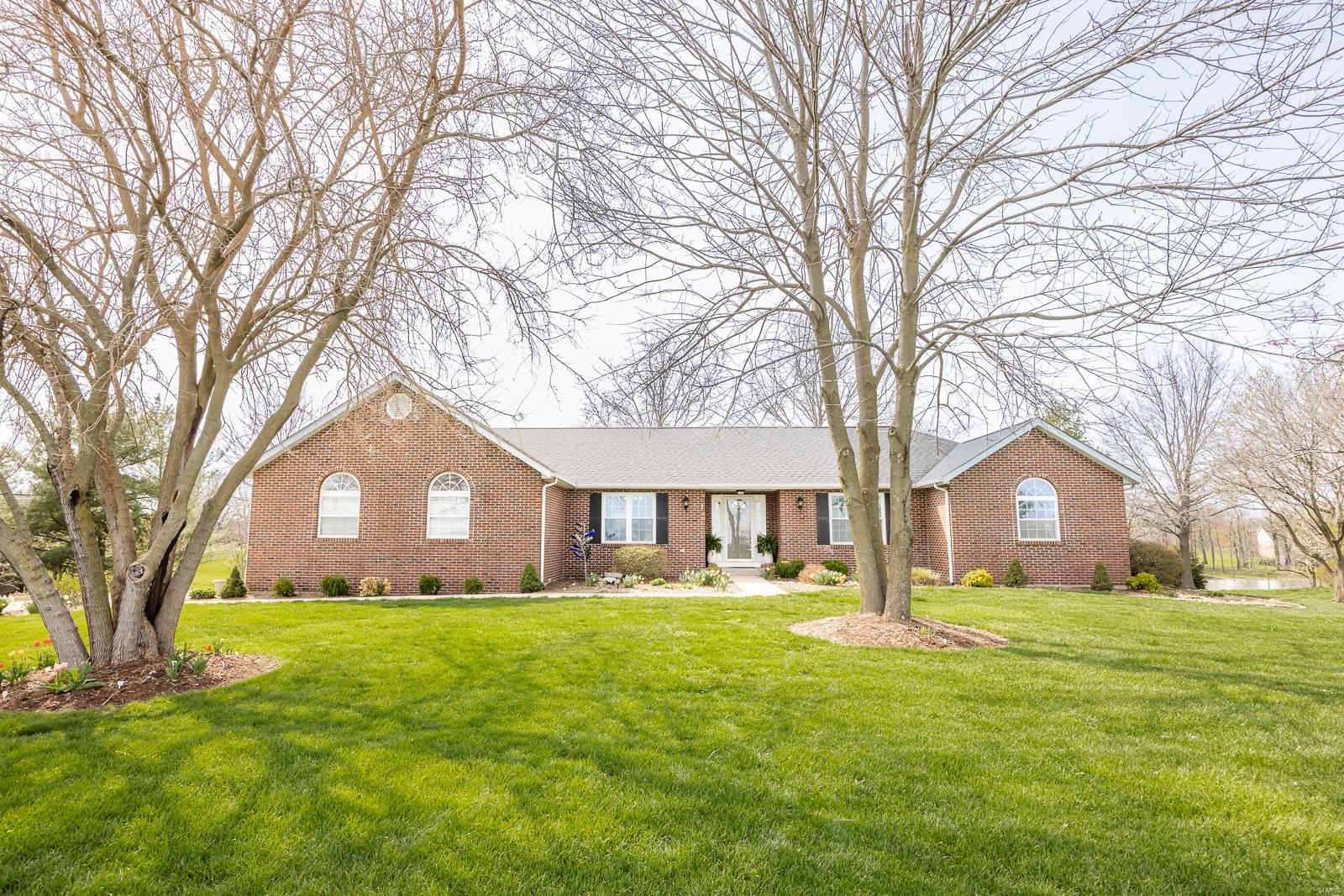 4 Bedroom, 2,973 sq. feet 5213 Live Oak Drive Smithton, IL