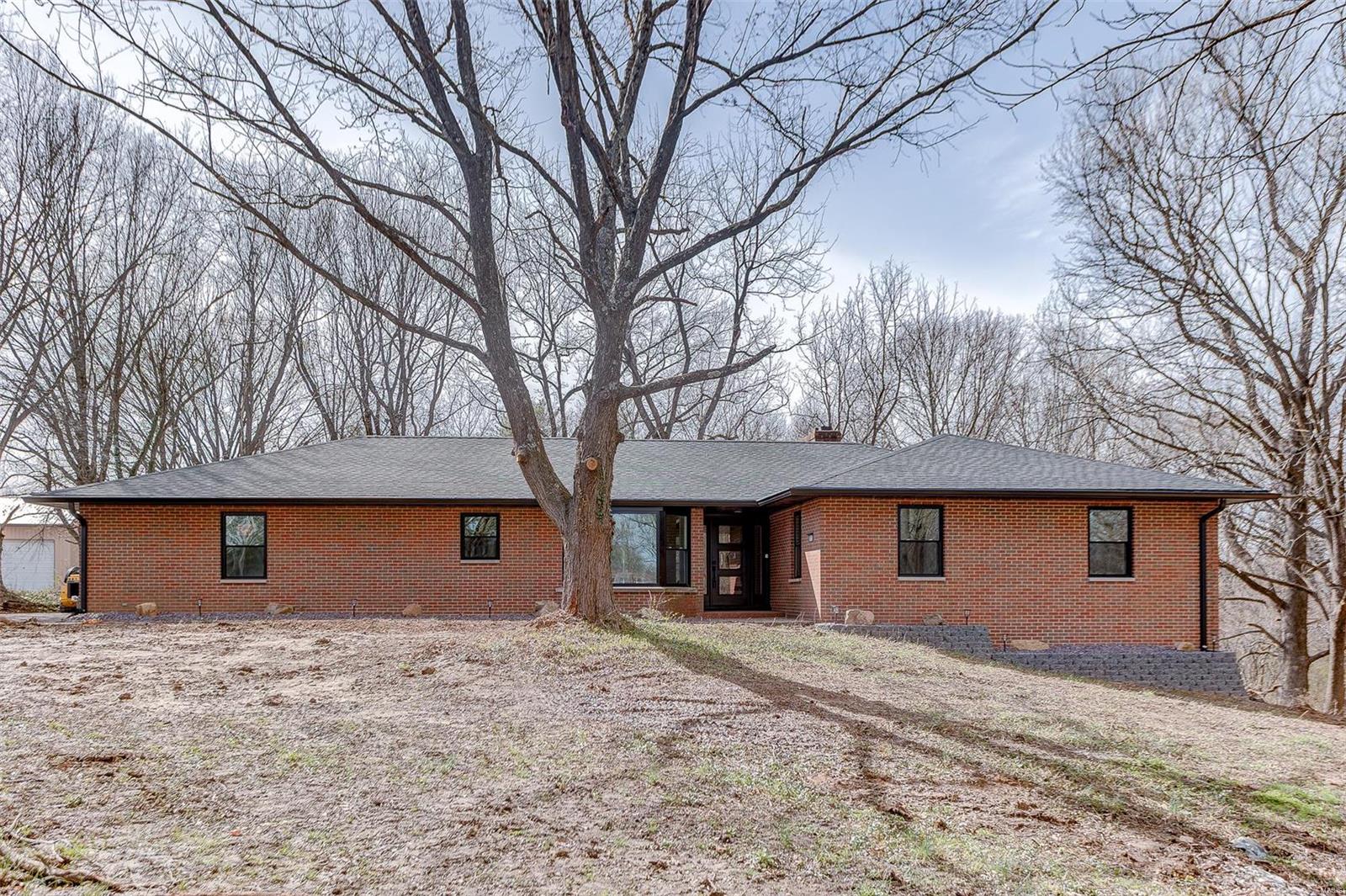 3 Bedroom, 1,990 sq. feet 3990 Humbert Road Alton, IL