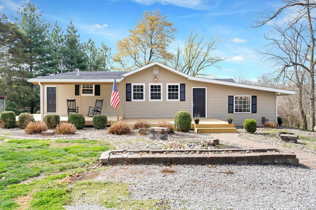 3 Bedroom, 1,665 sq. feet 7558 Jerusalem Rd  Edwardsville, IL