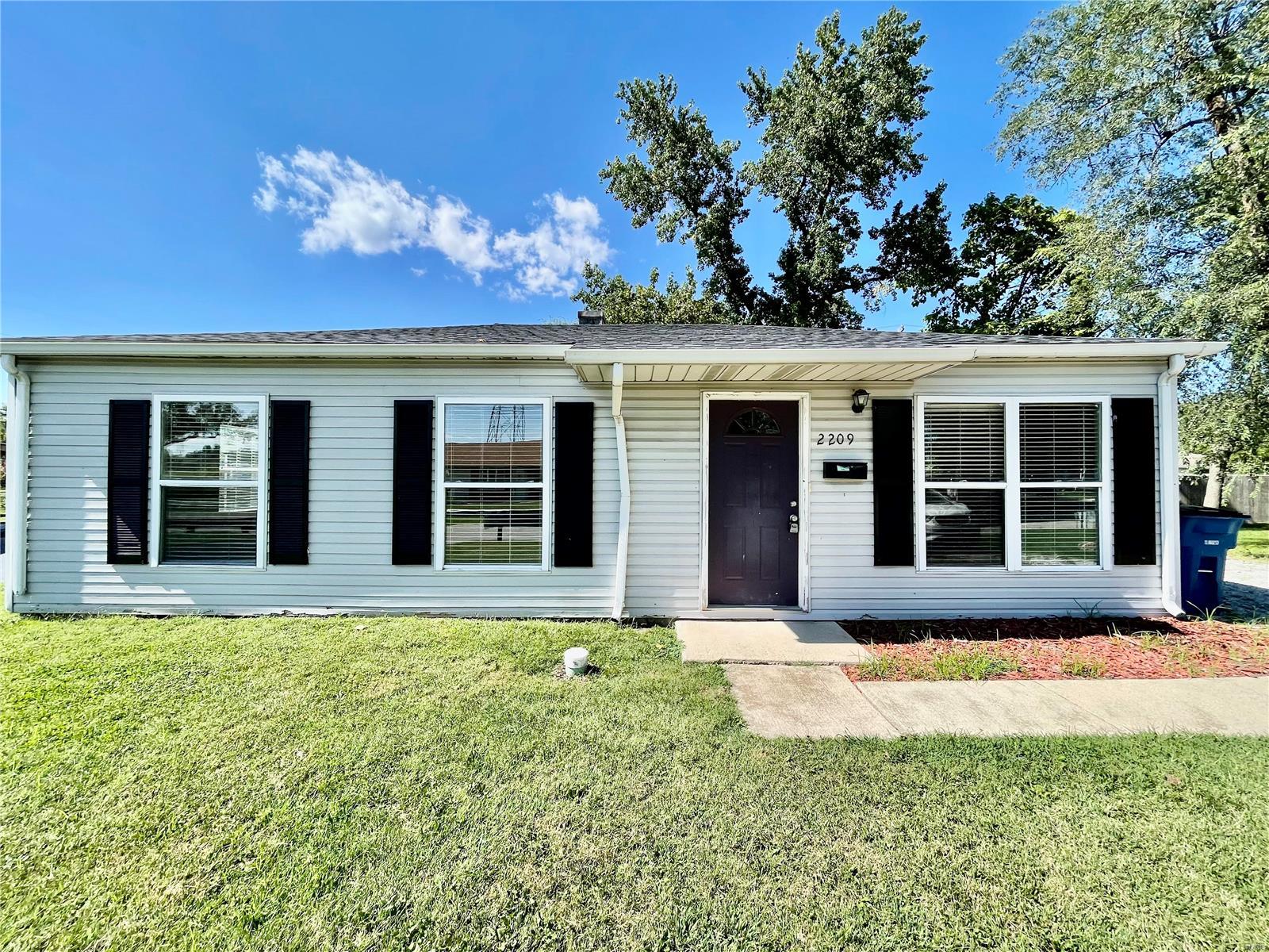 3 Bedroom, 864 sq. feet 2209 Terminal Avenue Granite City, IL