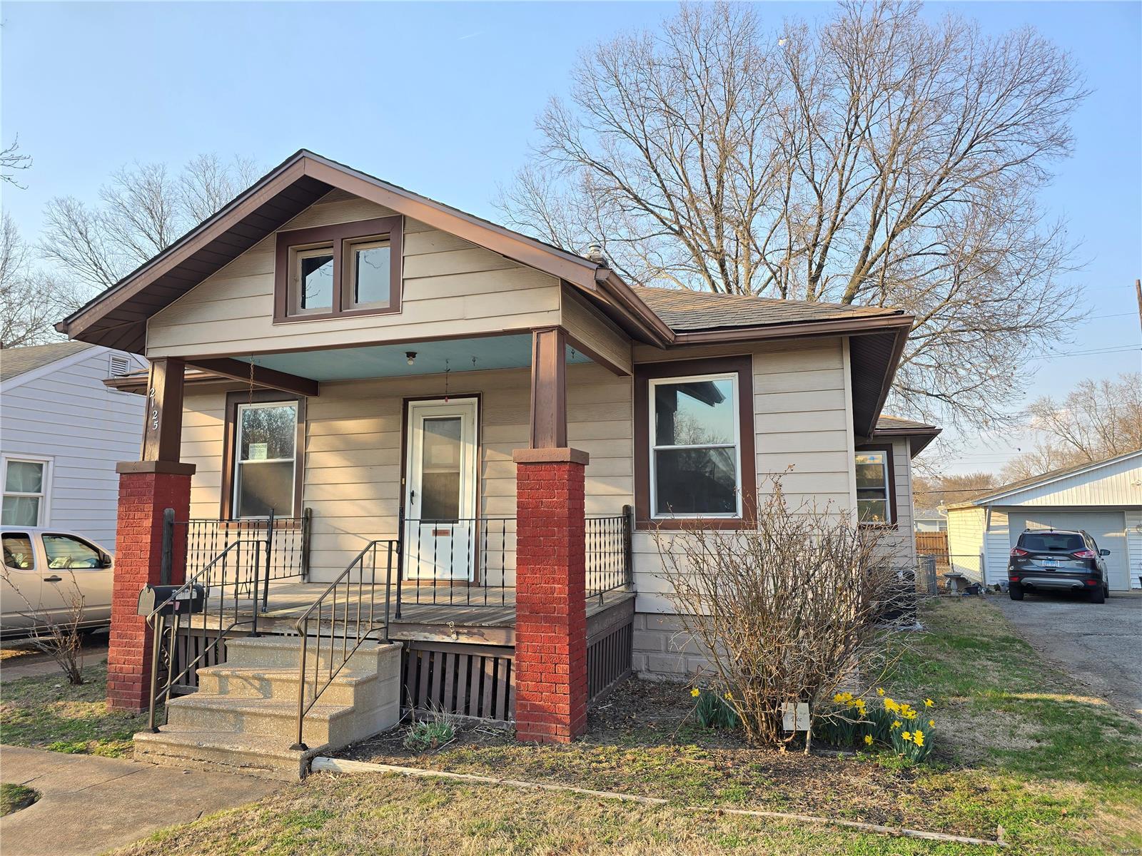 2 Bedroom, 1,096 sq. feet 2125 Woodlawn Avenue Granite City, IL