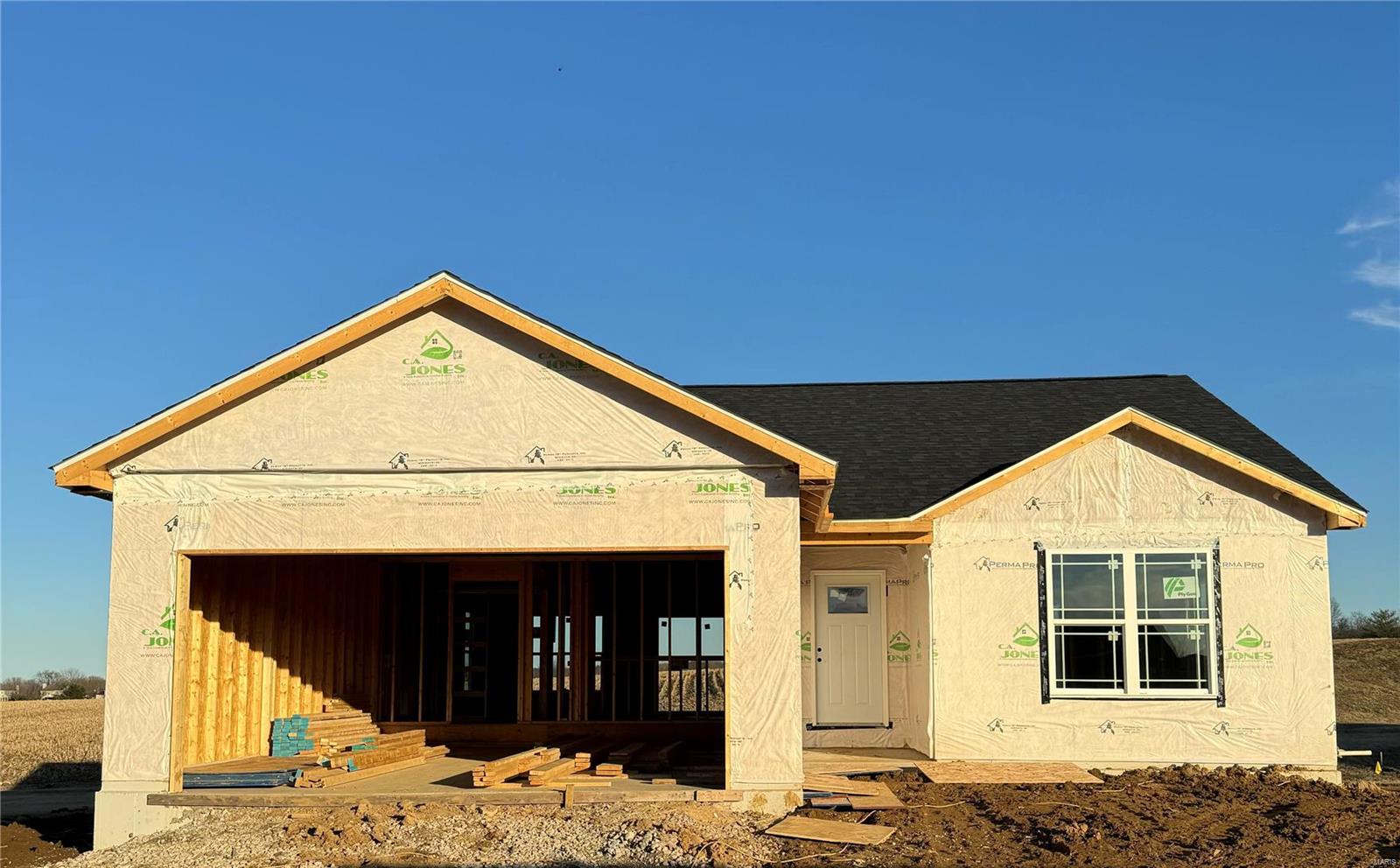 3 Bedroom, 1,678 sq. feet 1566 Orchard Lakes Circle Belleville, IL