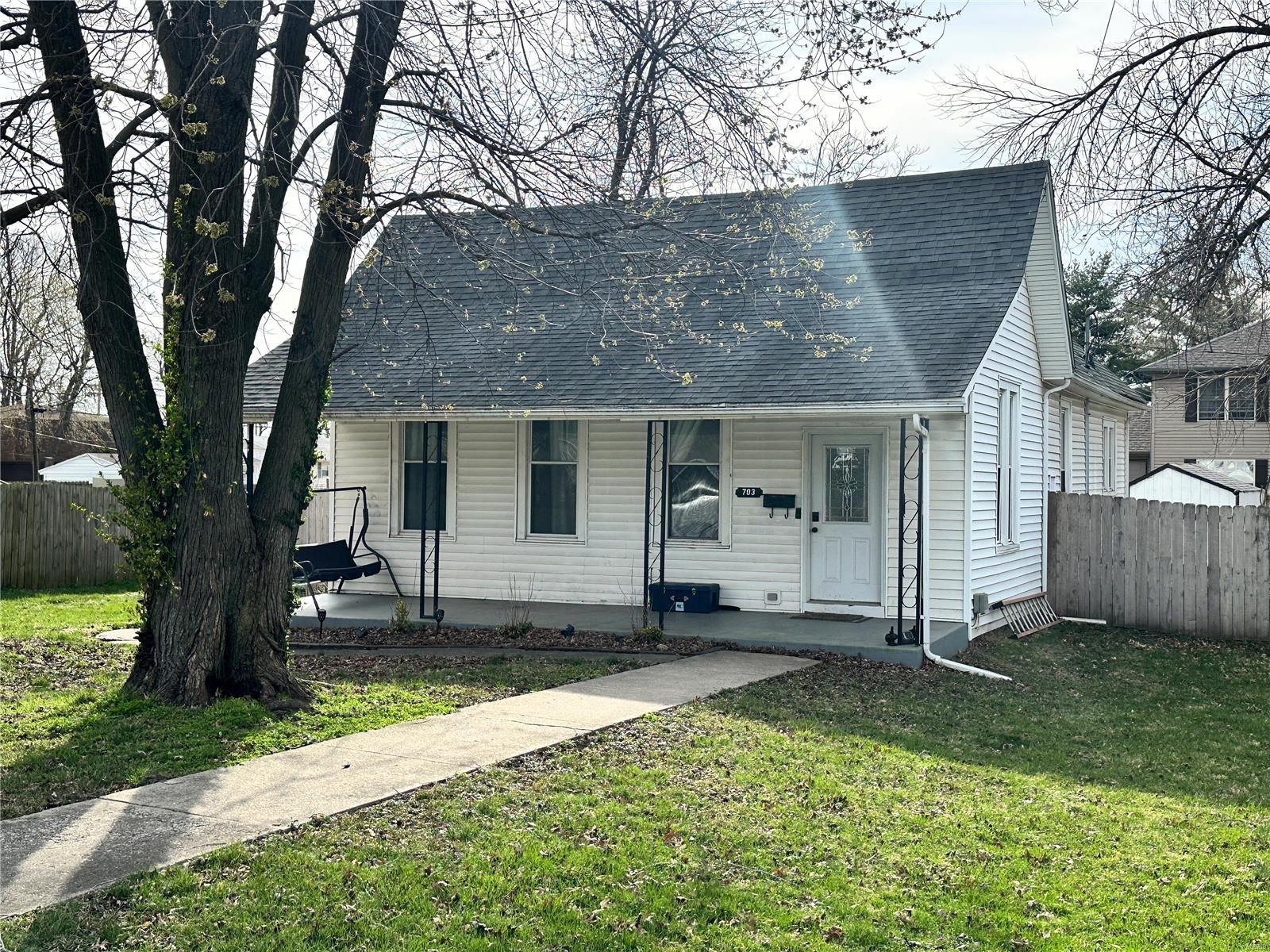 2 Bedroom, 1,234 sq. feet 703 Main Street Troy, IL