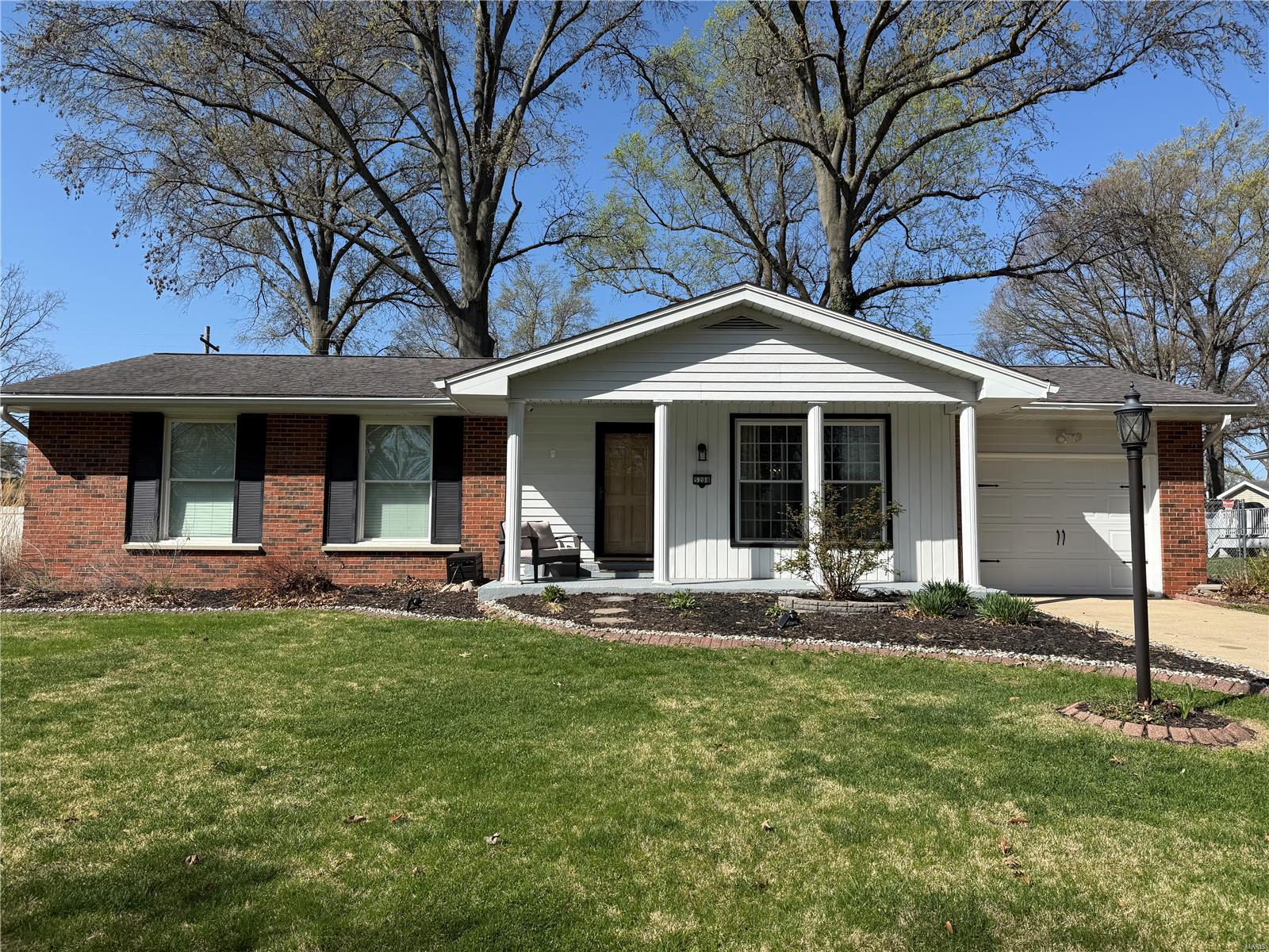 3 Bedroom, 1,813 sq. feet 5208 River Aire Dr Drive Godfrey, IL