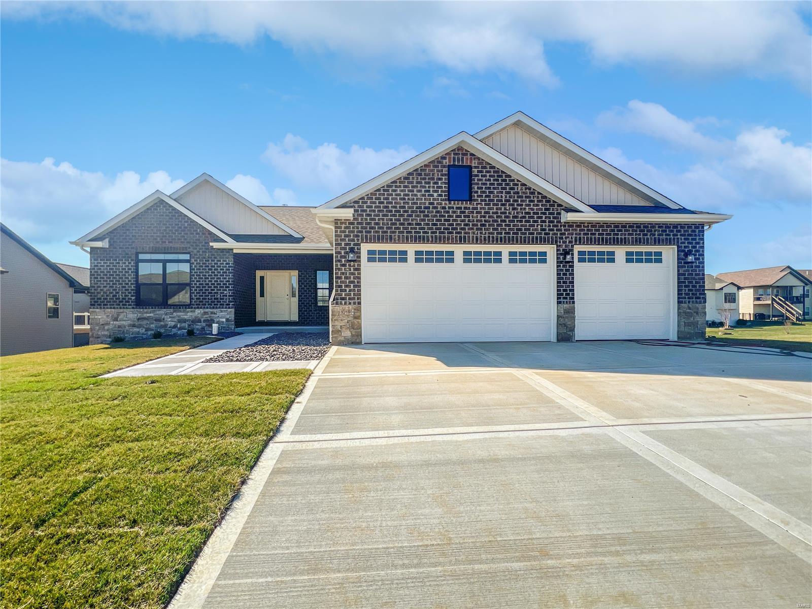 4 Bedroom, 2,540 sq. feet 1827 Wellington Lane Maryville, IL