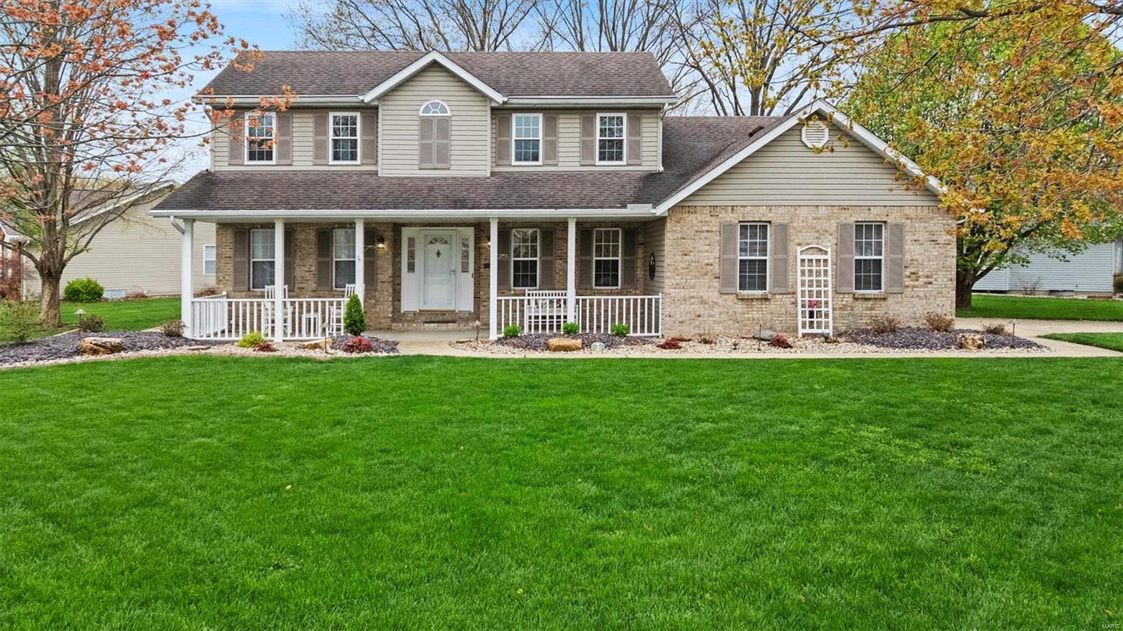 3 Bedroom, 2,562 sq. feet 230 Coventry Way Highland, IL