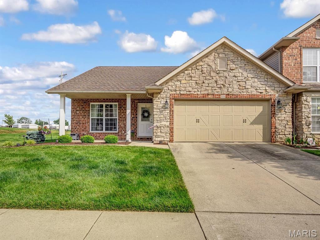 3 Bedroom, 2,318 sq. feet 508 Southview Drive Waterloo, IL