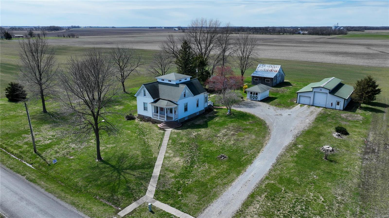3 Bedroom, 2,043 sq. feet 401 Sixth Street New Douglas, IL