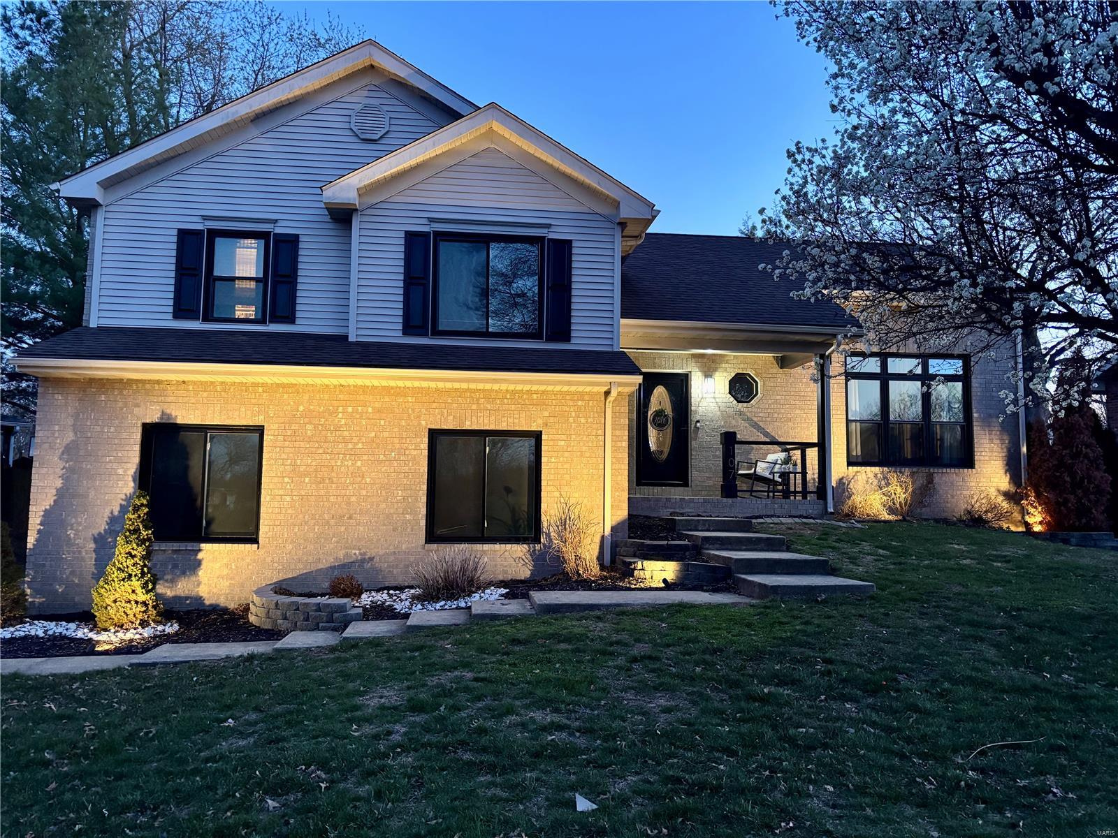 4 Bedroom, 2,711 sq. feet 107 Sundown Dr  Wood River, IL