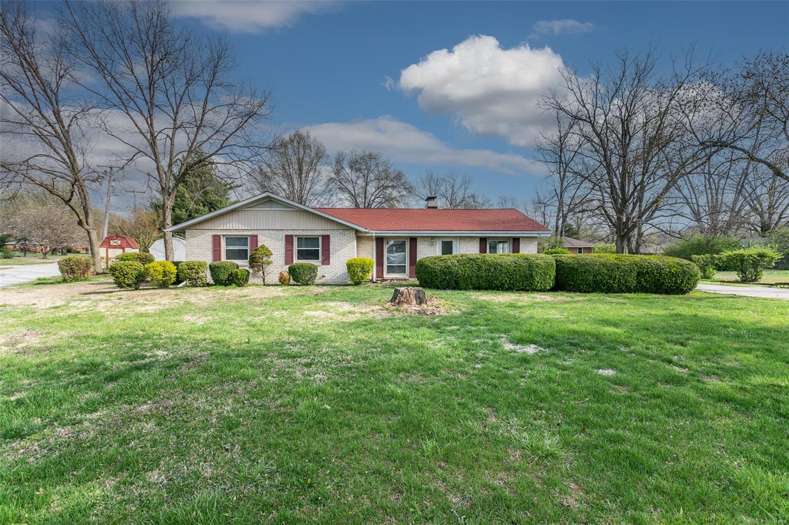 3 Bedroom, 2,509 sq. feet 155 Troy Road Collinsville, IL