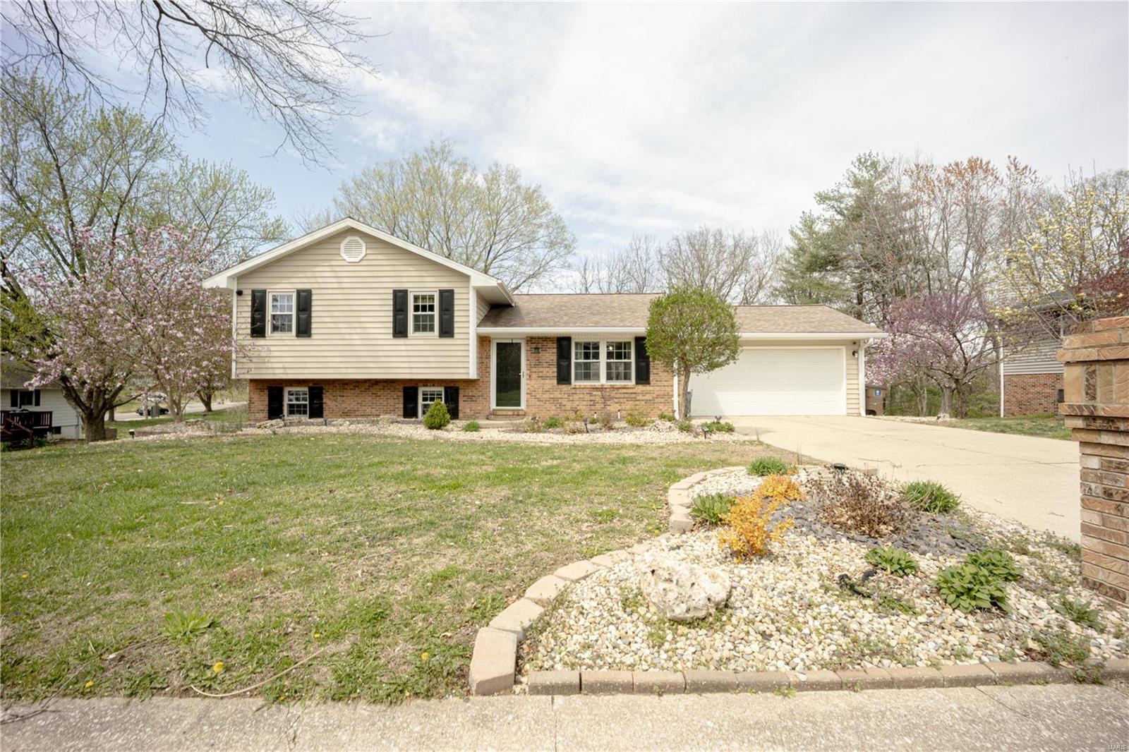 3 Bedroom, 1,512 sq. feet 8 Klein Court Collinsville, IL