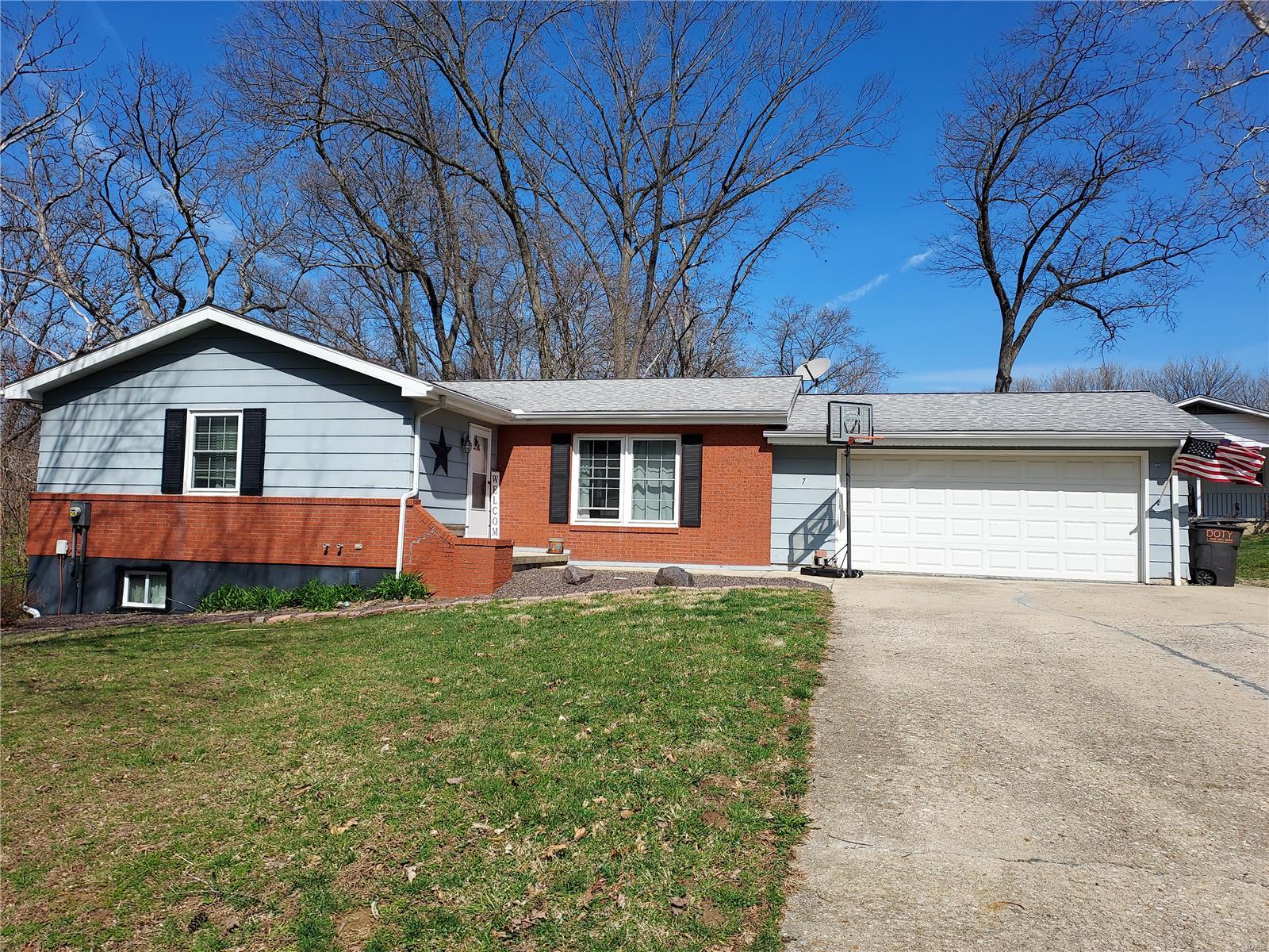 4 Bedroom, 2,060 sq. feet 7 Spring Hill Drive Greenville, IL