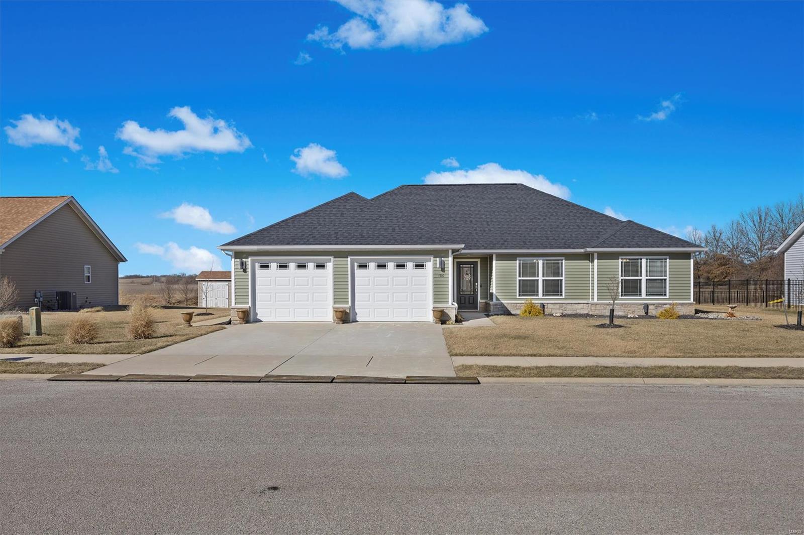 3 Bedroom, 1,743 sq. feet 100 Crescent View Lane Highland, IL