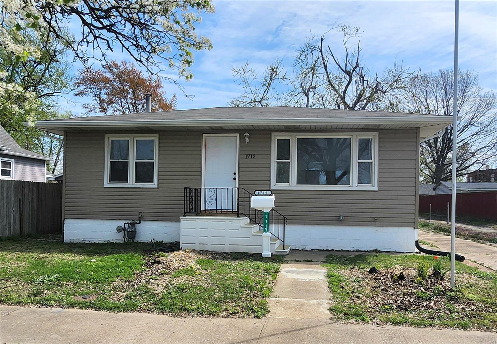 3 Bedroom, 1,038 sq. feet 1712 Spruce Street Granite City, IL