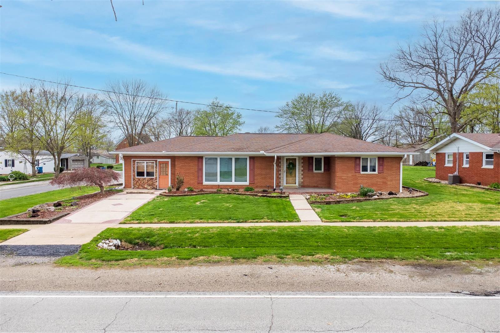 3 Bedroom, 3,244 sq. feet 132 Duncan Street Marine, IL