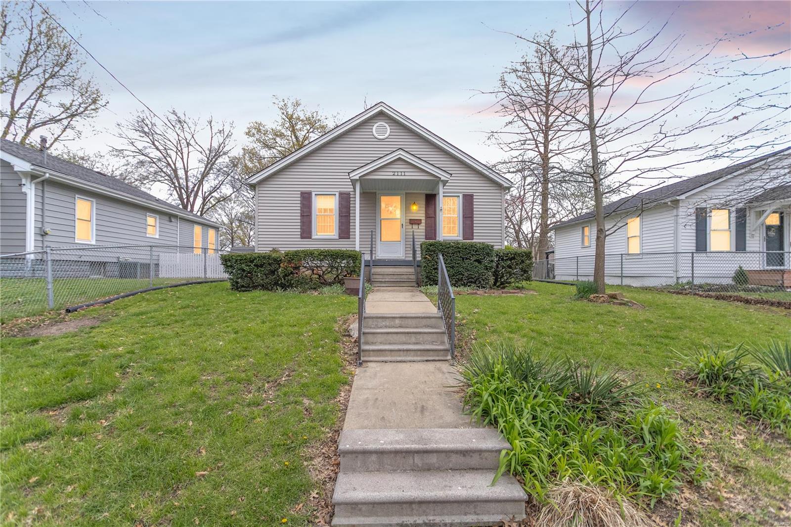 3 Bedroom, 1,190 sq. feet 2111 Orchard Boulevard Alton, IL