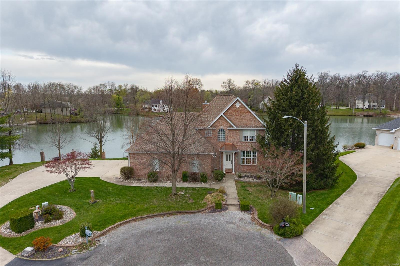 4 Bedroom, 2,802 sq. feet 6 Shore Drive Worden, IL
