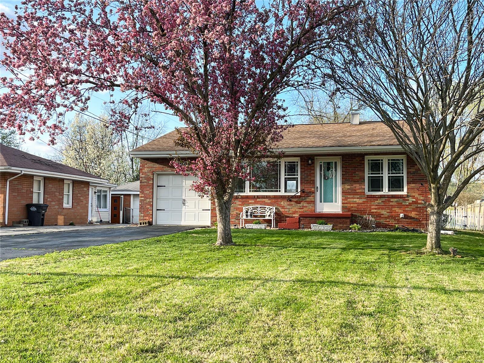 2 Bedroom, 1,471 sq. feet 768 Oakwood Avenue East Alton, IL