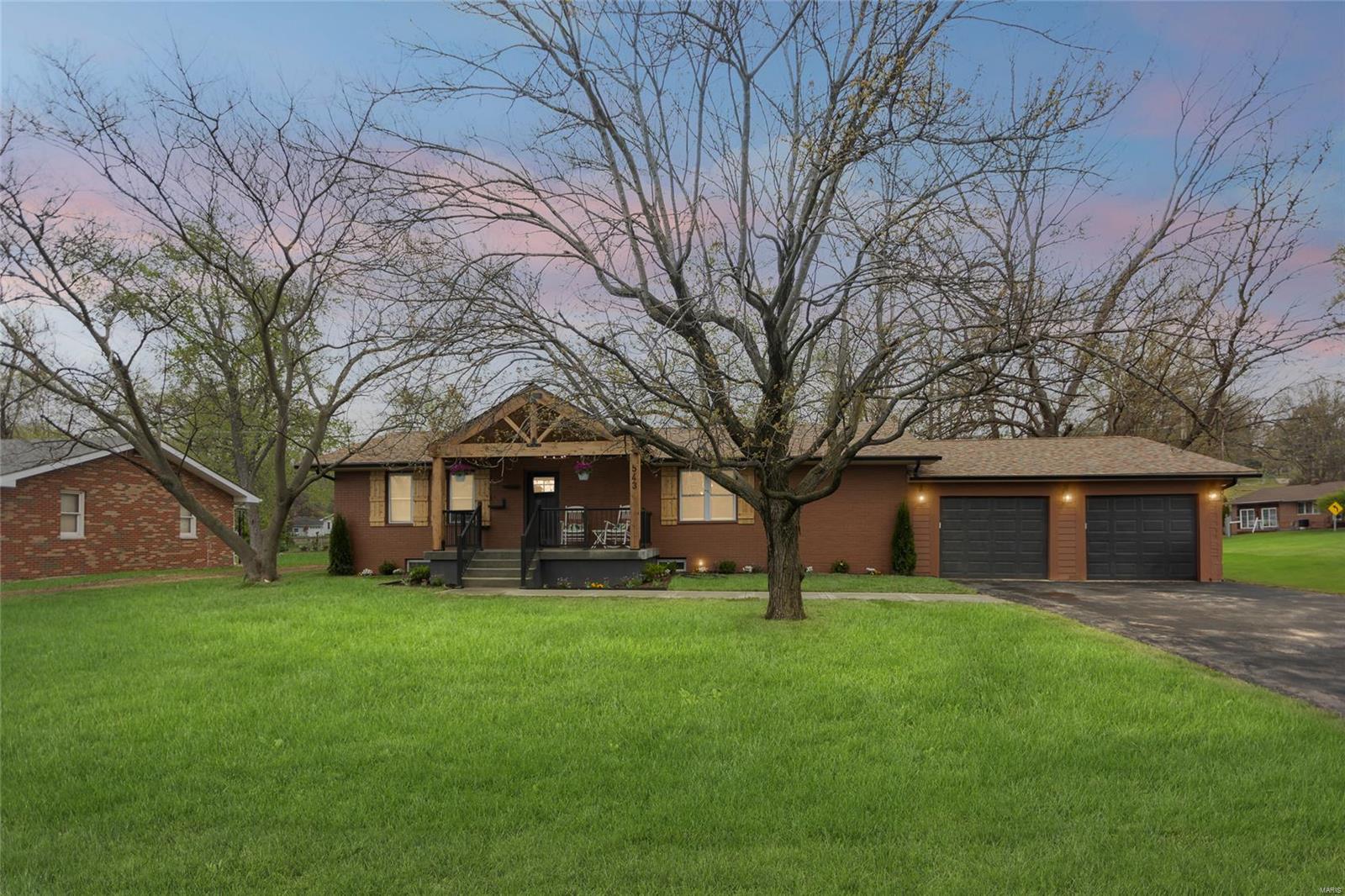 4 Bedroom, 2,060 sq. feet 543 Illinois Avenue Wood River, IL