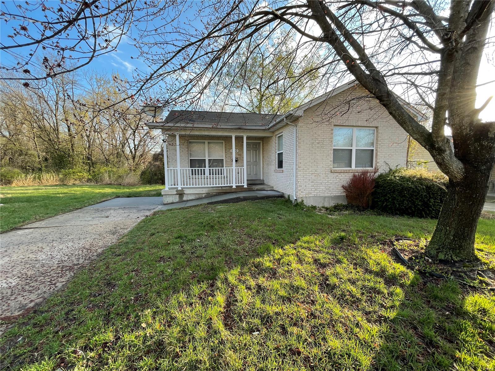 3 Bedroom, 1,099 sq. feet 1130 Putnam Street Alton, IL