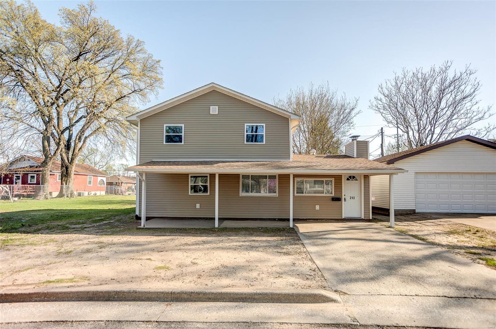 3 Bedroom, 1,204 sq. feet 213 Walnut Street Roxana, IL