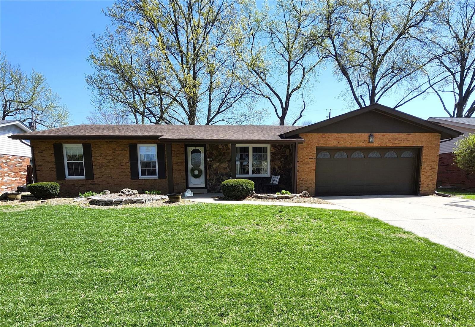 3 Bedroom, 2,316 sq. feet 3232 ERIN Drive Granite City, IL