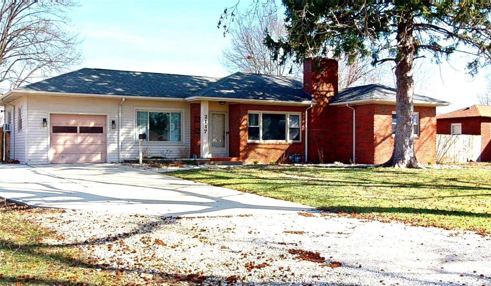 2 Bedroom, 2,366 sq. feet 2117 Richmond Avenue Granite City, IL