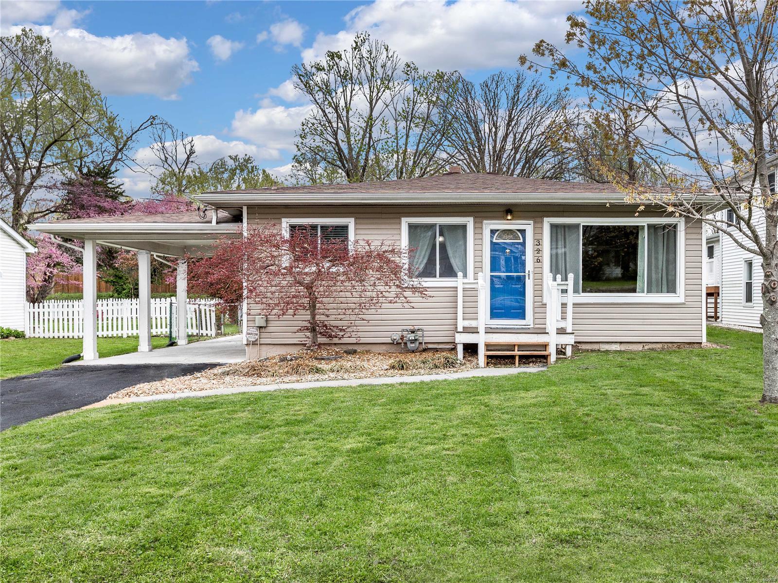 2 Bedroom, 1,014 sq. feet 326 Sycamore Street Collinsville, IL