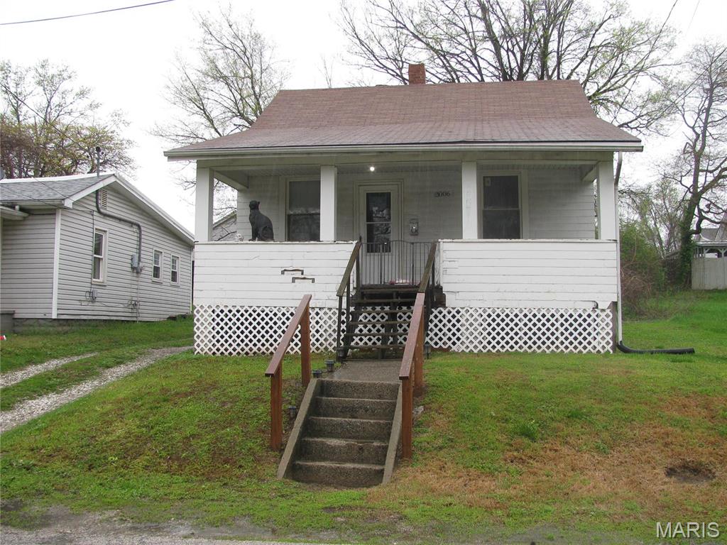2 Bedroom, 720 sq. feet 3006 Watalee Street Alton, IL