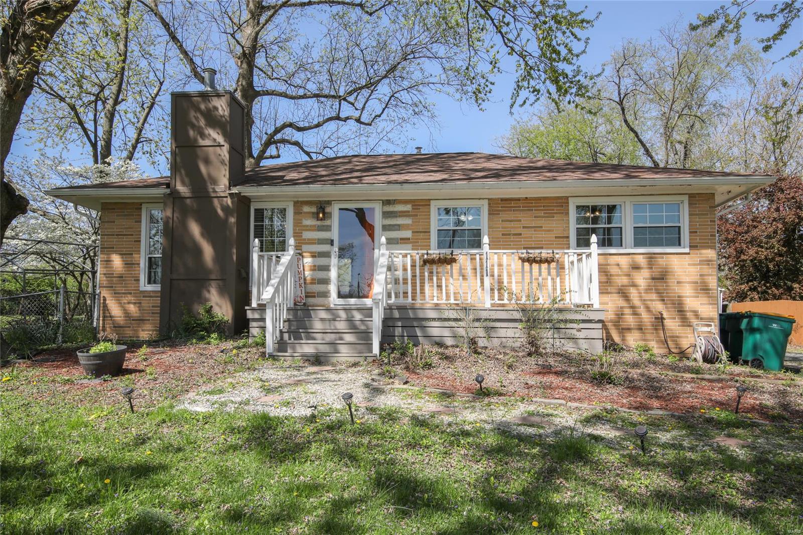 3 Bedroom, 1,120 sq. feet 111 Brookside Drive O'Fallon, IL
